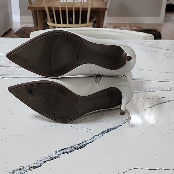 Elegant White Ankle Boots, Size 9 - Picture 6 of 7